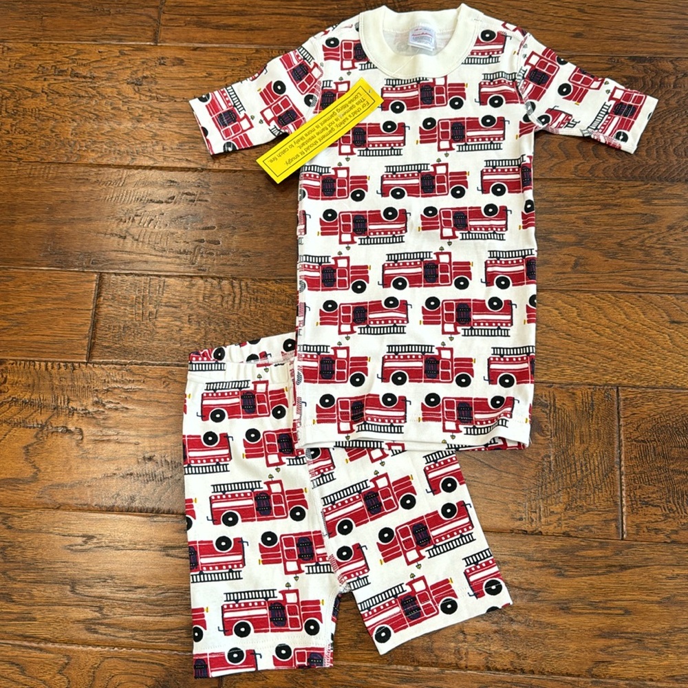 NWT Hanna Andersson Firetruck short john pajamas size 120 (6-7) - Picture 2 of 3